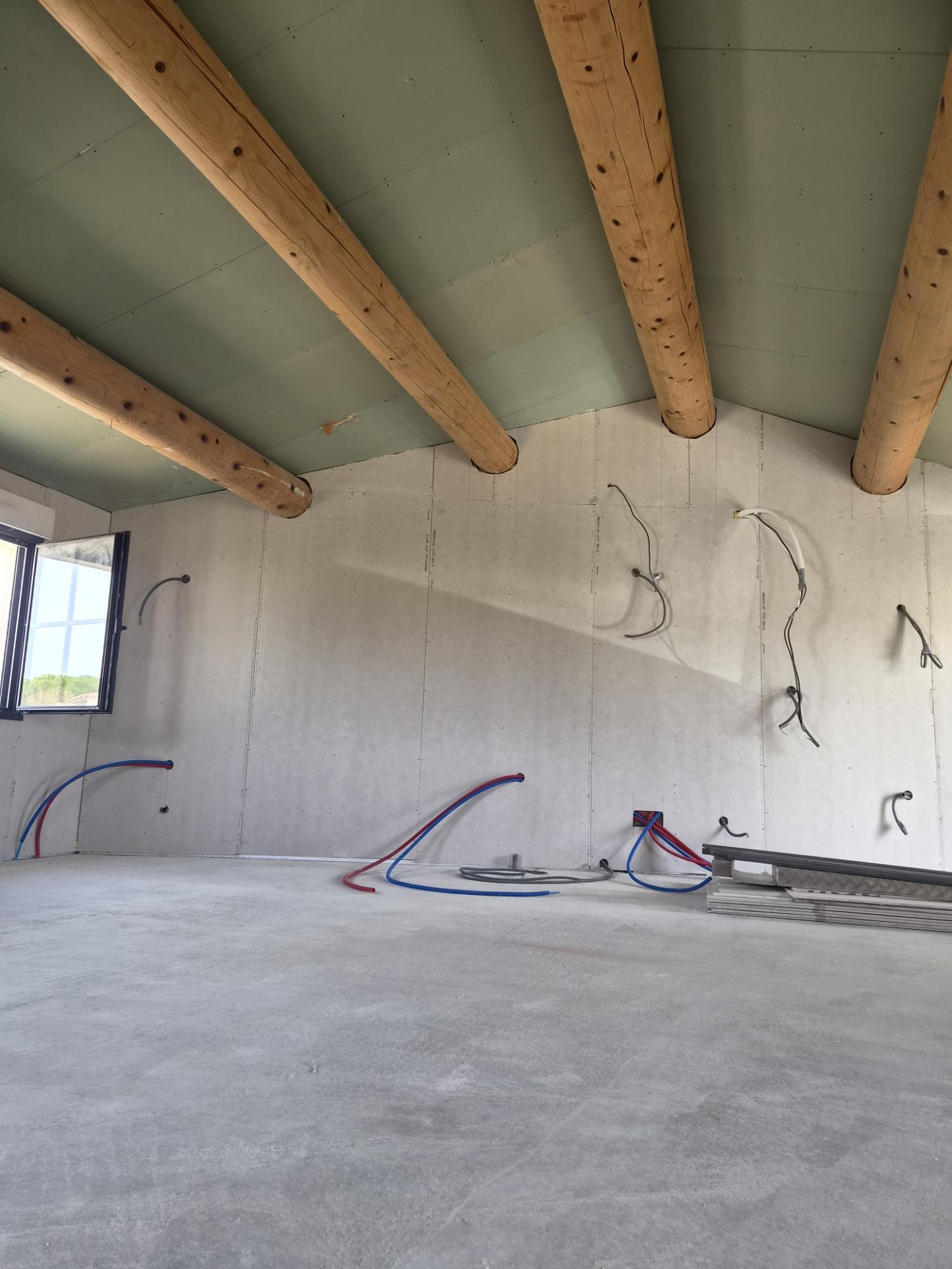 Doublage des murs sur ossature métallique dans un chantier neuf